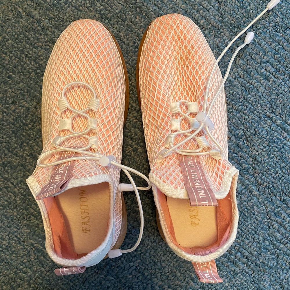 Women’s Fashion Sneaker